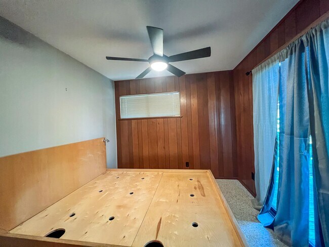 Building Photo - 1555 Arrowhead Dr