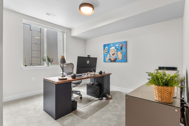 Building Photo - 6625 S Lee St