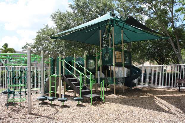Building Photo - 4146 Forest Dr