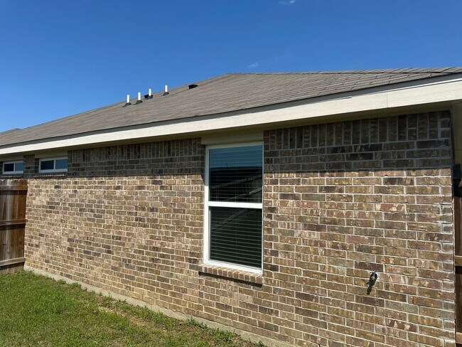 Building Photo - 3Bed/2Bath