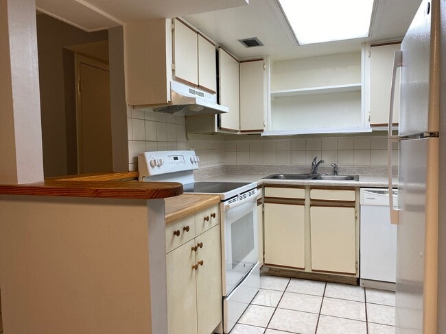 Building Photo - Lovely 3 Bed 2 Bath Unit For Rent in Altam...