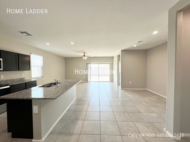 Building Photo - Modern 3-Bedroom, 2-Bath Home with Spaciou...