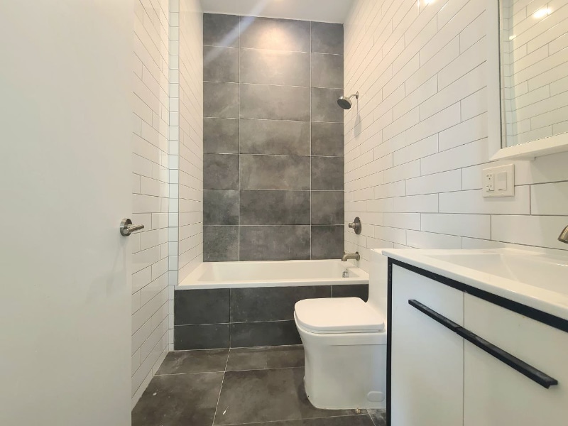 Building Photo - 715 Park Ave