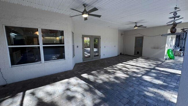 Building Photo - 10324 Pointview Ct