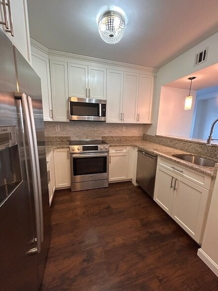 Building Photo - 1 Cityview Ln