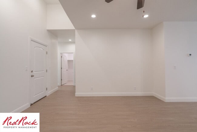 Building Photo - St. George 3 Bedroom Single-Level Home–$30...