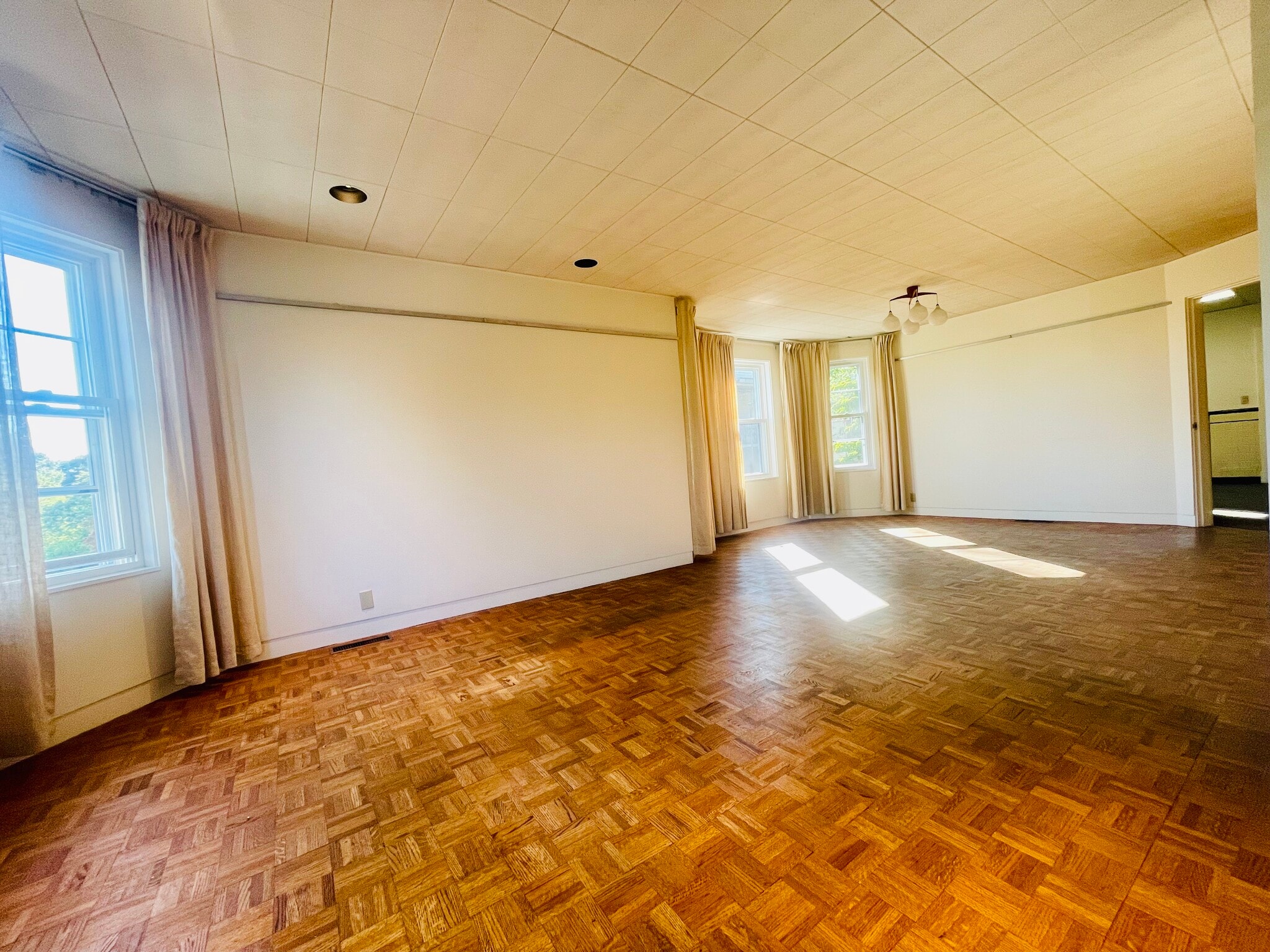 2ND FLOOR LIVING ROOM - 10 Packard Ave