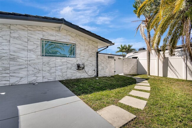 Building Photo - 2531 Gulfstream Ln