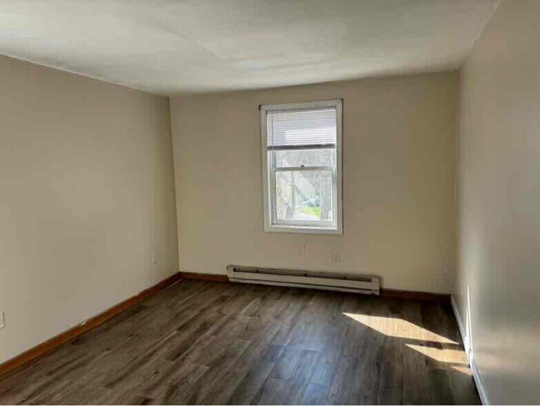 Building Photo - 14 Logan Rd