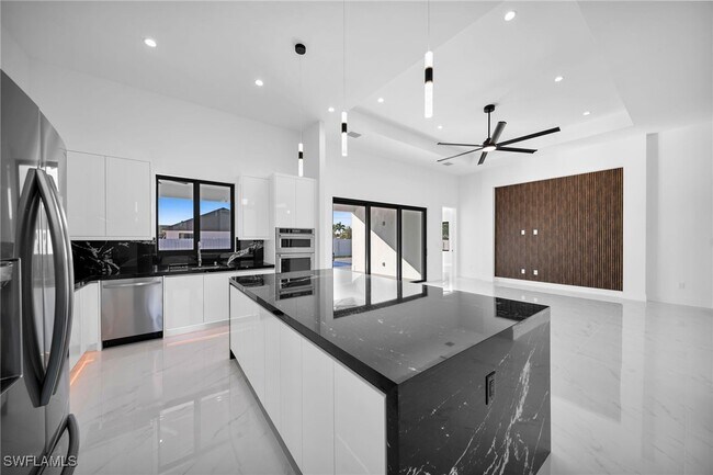 Building Photo - 4016 Chiquita Blvd S