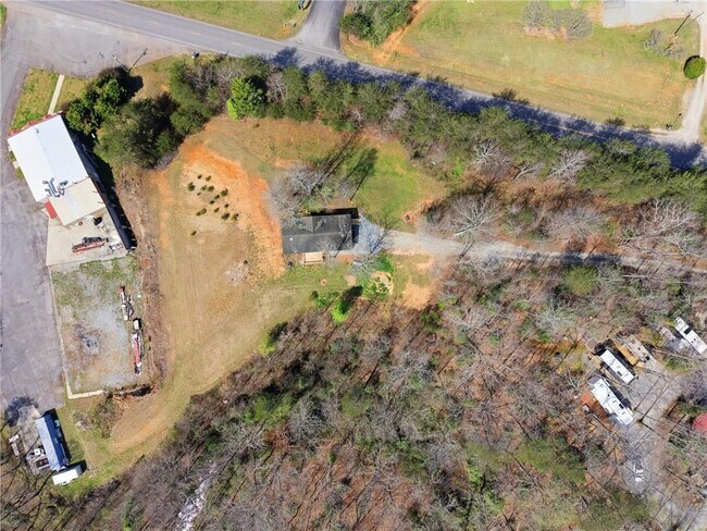 Building Photo - 5320 Long Branch Rd
