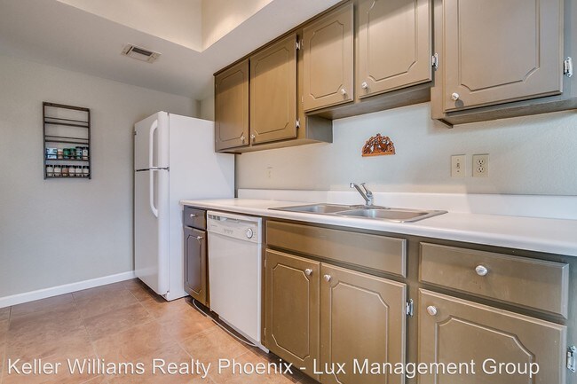 Building Photo - 2 br, 2 bath House - 460 North 64th Place
