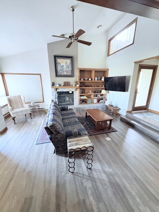 Building Photo - Stunning 3-Bedroom, 2-Story Townhome for Rent – 3,000 sq ft