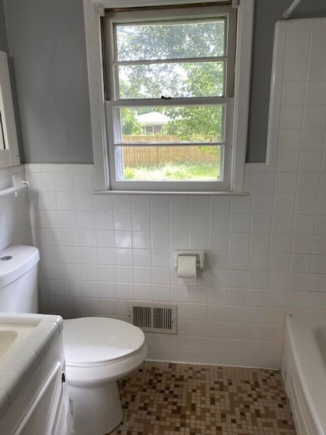 Building Photo - Brick Ranch Home in Pine Valley