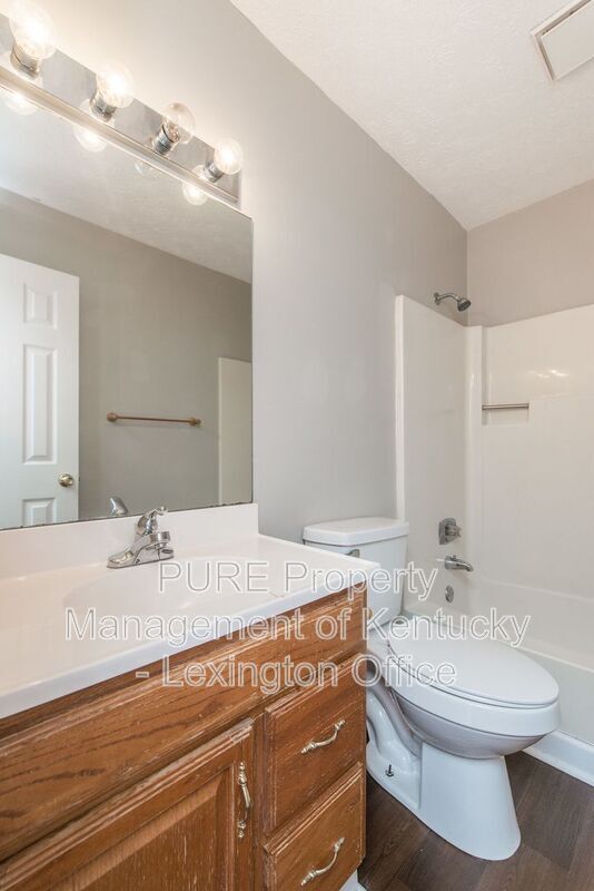 Building Photo - 209 Landings Dr