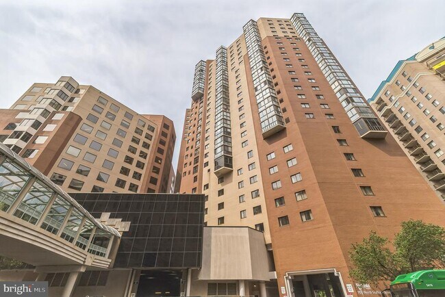 Building Photo - 900 N Stafford St