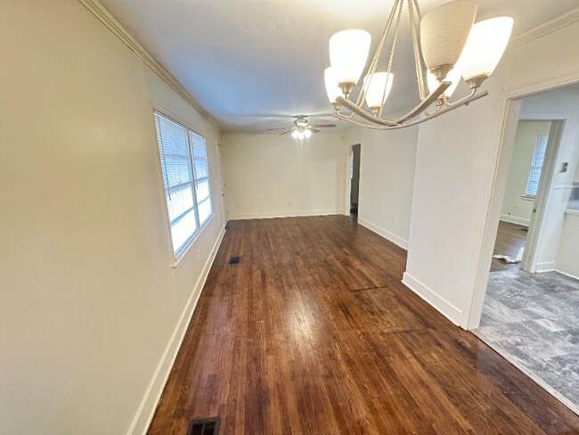 Building Photo - 3679 Southland Dr