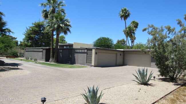 Building Photo - 11440 N 65th St