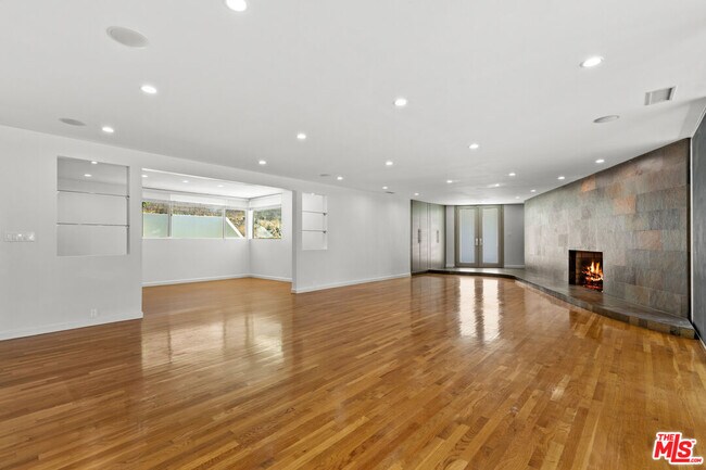 Building Photo - 10421 Beckford Ave