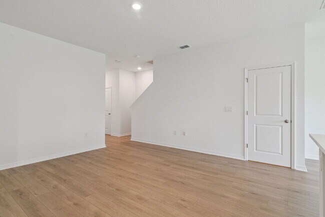 Building Photo - 1108 Elm Dr
