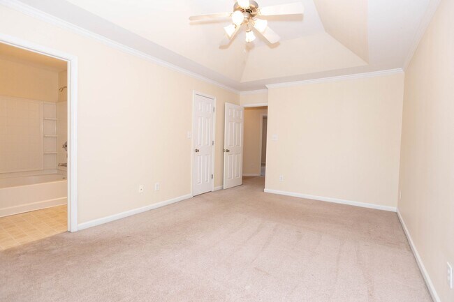 Building Photo - Price Drop Alert!  Beautiful Townhome in K...