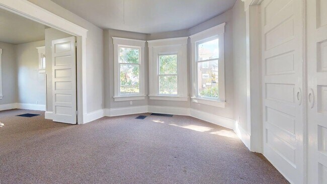 Building Photo - 808 7th St NW