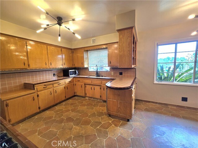 Building Photo - 932 W Granada Ct