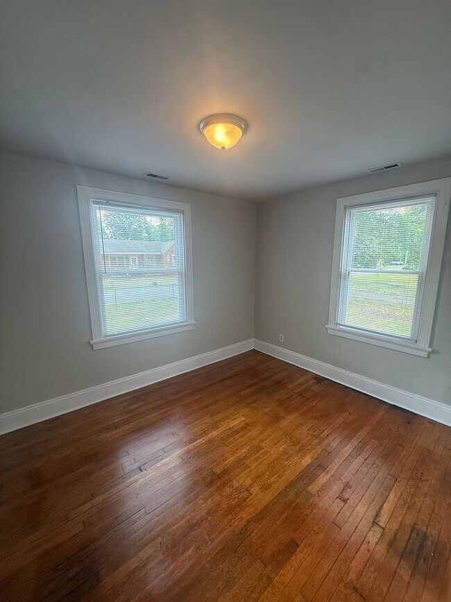 Building Photo - 2-bedroom 1 bathroom Cottage on a large lot with 2 large storage building on site