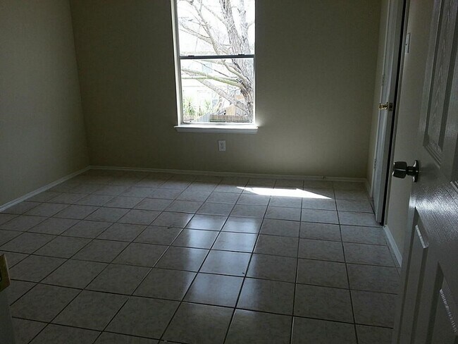 Building Photo - 6719 Lower Arrow Dr