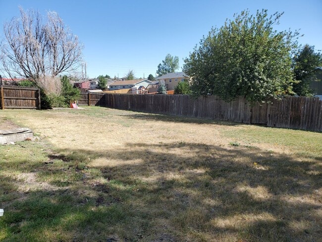 Building Photo - Garden level 2 bed, 1 bath apartment in Ch...