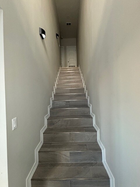 Building Photo - 1117 E Esperanza Ave