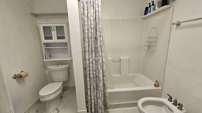 Building Photo - 2216 Dean Dr