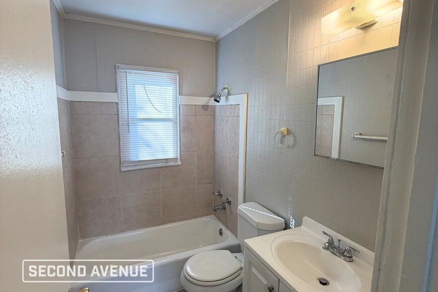 Building Photo - 2709 Henley Dr