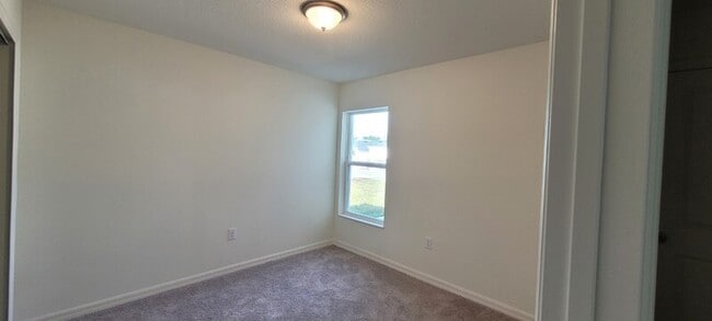 Building Photo - 1195 Papaya Cir.