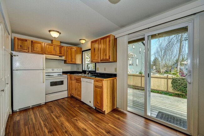 Building Photo - Lynnwood Duplex