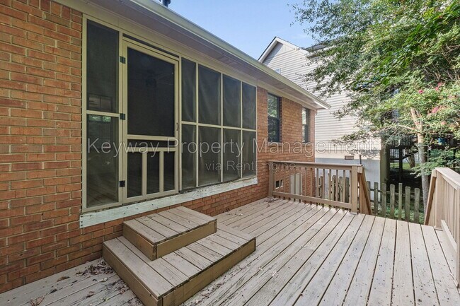 Building Photo - 2919 Pointewest Dr