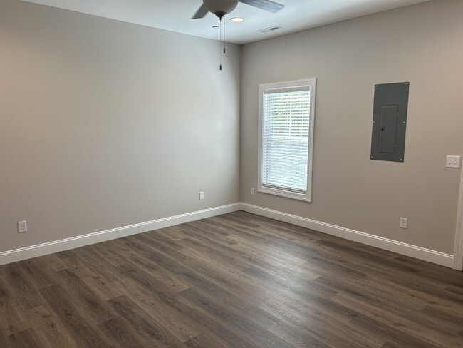 Building Photo - 1 BD 1BA APARTMENT FOR RENT IN CYPRESS RIDGE