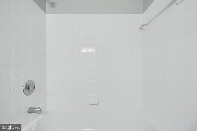 Building Photo - 28 Sandstone Ct