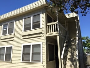 Building Photo - 1125 N Loma Vista Dr