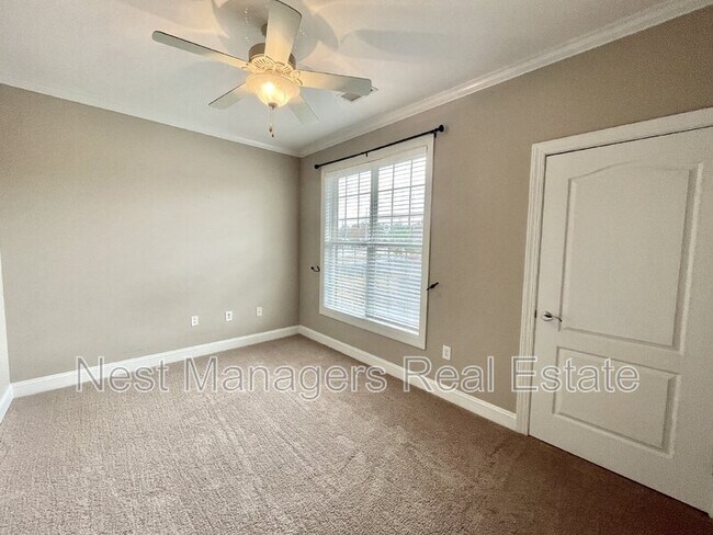 Building Photo - 1922 Harcourt Cir