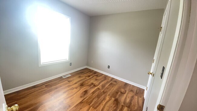 Building Photo - Thanksgiving SPECIAL! 3 bed/2bath in Jones...