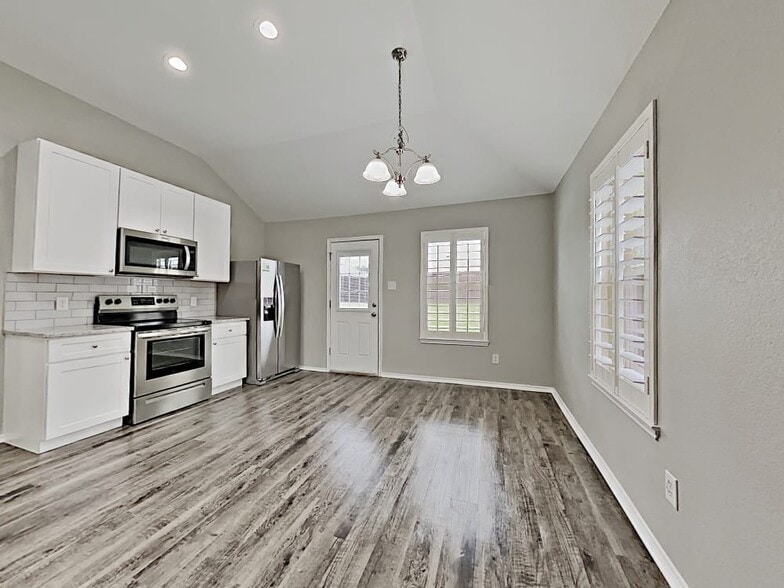 Building Photo - 2812 Maple Creek Dr