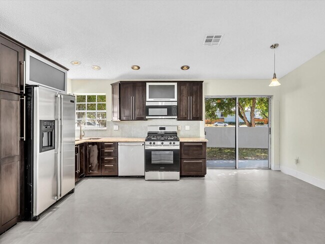 Building Photo - 13400 NW 5th Ct