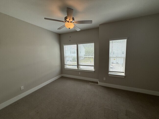 Building Photo - 202 Date Palm Lane