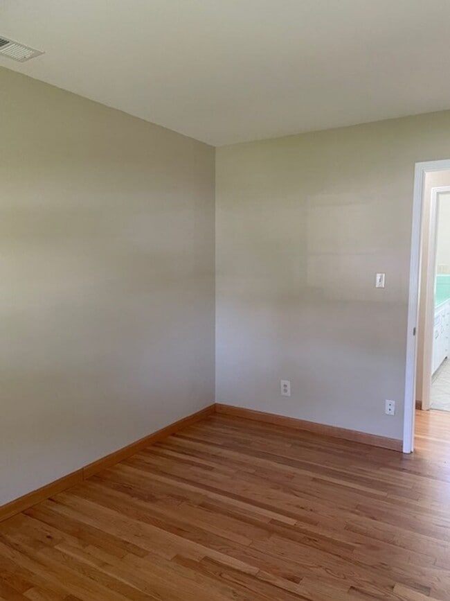 Building Photo - Charming 3 Bedroom Home on a Quiet Tree-Li...