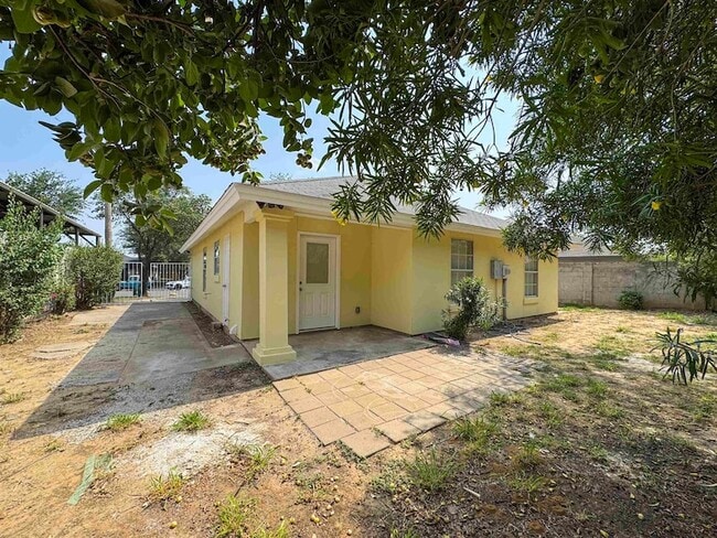 Building Photo - 304 Anthony Ln