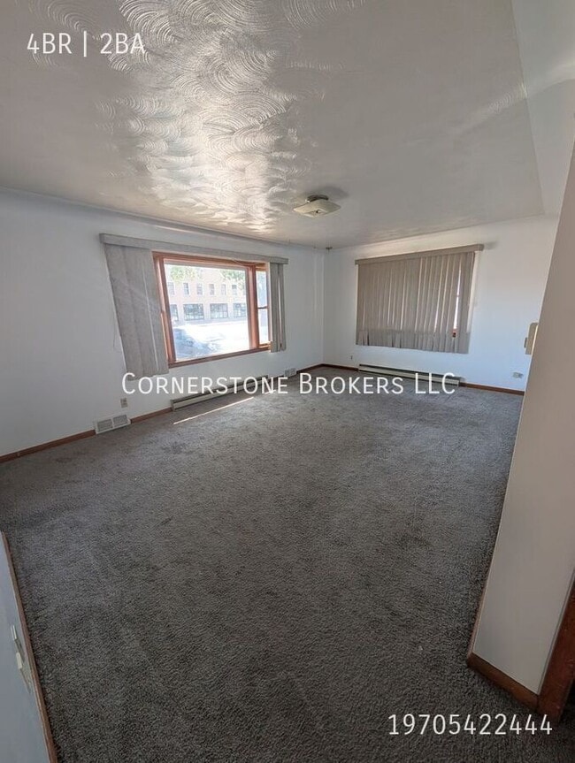 Building Photo - 509 Ensign St