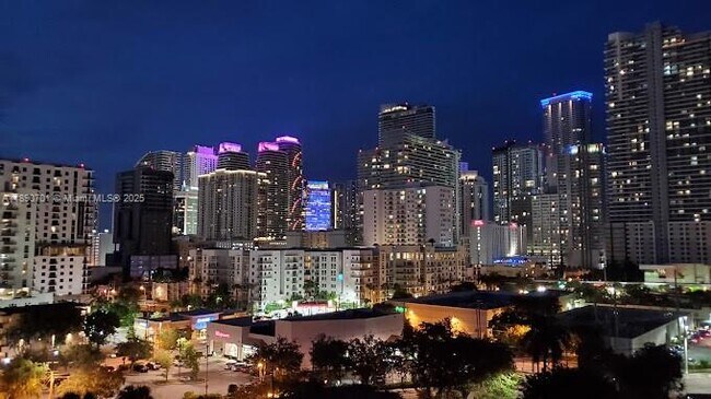 Building Photo - 2475 Brickell Ave
