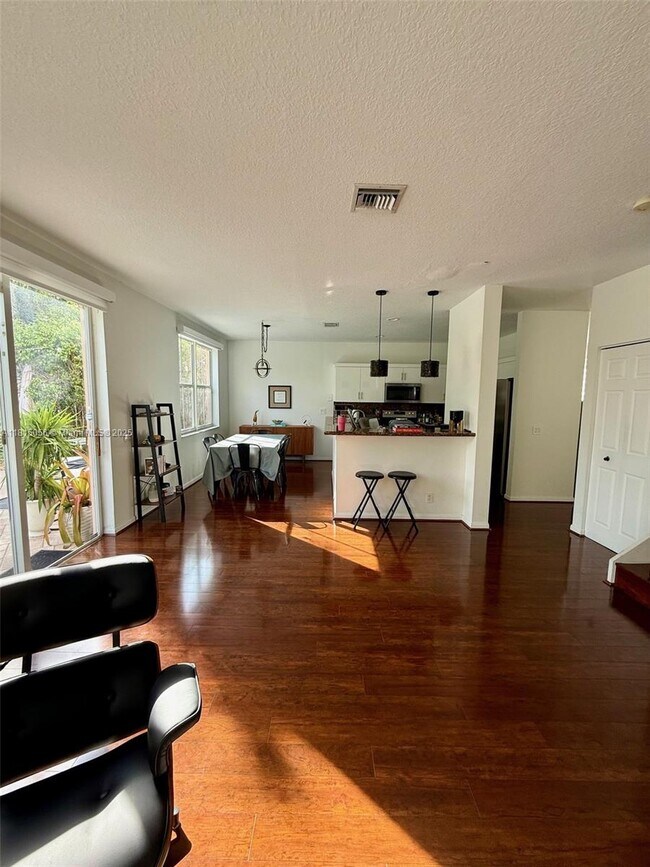 Building Photo - 1294 Chinaberry Dr