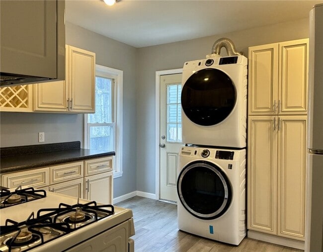 Building Photo - 48 Bemis Ave